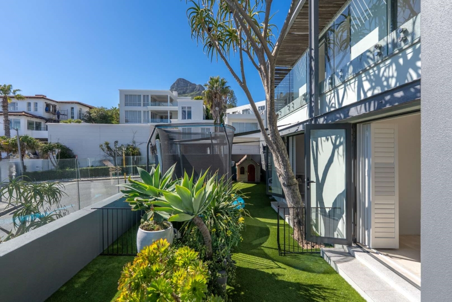 8 Bedroom Property for Sale in Camps Bay Western Cape
